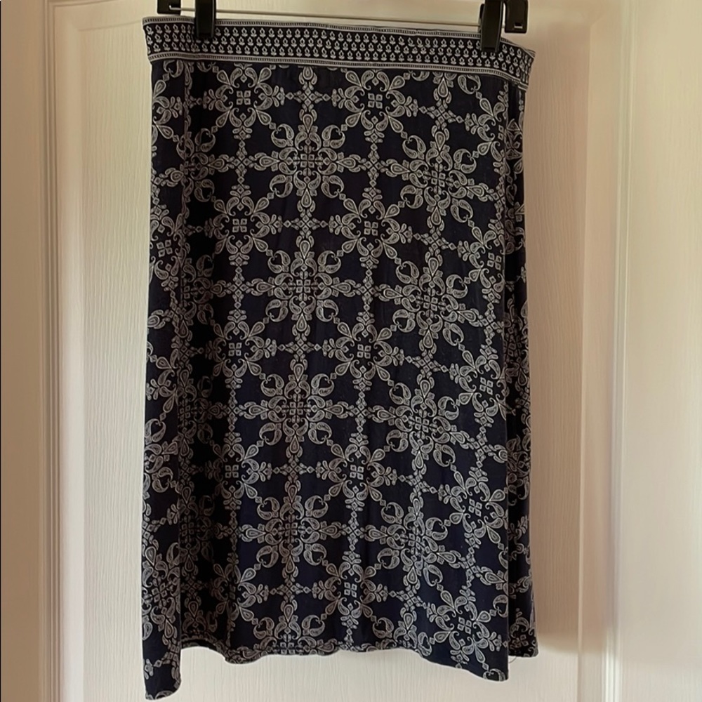 Max Studio Womens skirt, knee length.